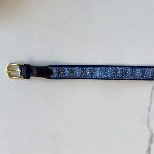 EUC Vineyard Vines Boys Football Belt Sz 26